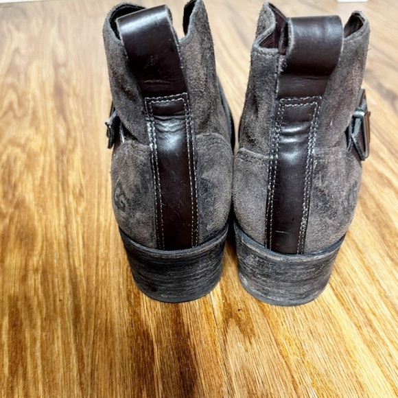 UGG‎ Wright Suede Belted Ankle Boots Brown Block Heel Buckle sz 6 - Picture 3 of 9